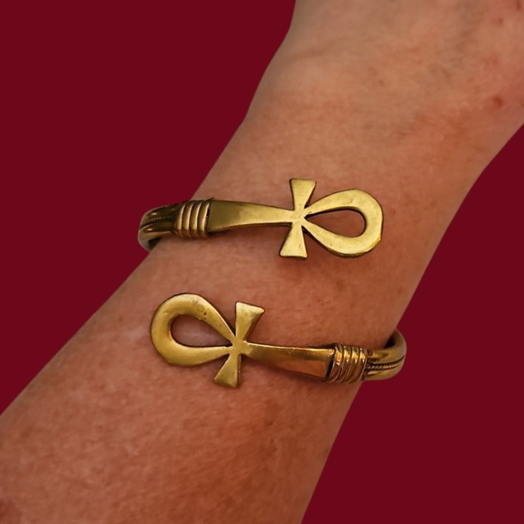 Vintage 1970s Brass Egyptian Ankh Bypass Baddie Cuff Bracelet - Picture 1 of 7
